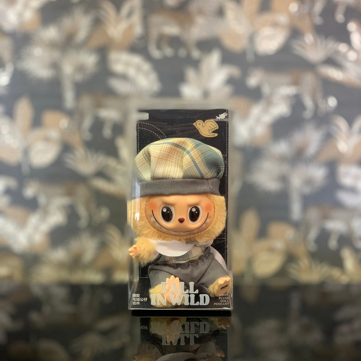 Scopri i nuovissimi Pop Mart Labubu + Dress! Il Pop Mart Labubu + Dress può essere utilizzato come portachiavi o accessorio di moda per completare il tuo stile personale. Attaccalo alla borsa, alle chiavi o ad altri oggetti personali, puoi portare i tuoi Pop Mart Labubu + Dress con te! 15cm in altezza circa. Scatola sigillata e completo di tutti i suoi accessori. The Monsters è raro e difficile da trovare! Acquistalo prima che finisca. Disponibile da Deda Roma, a Roma in zona Monteverde