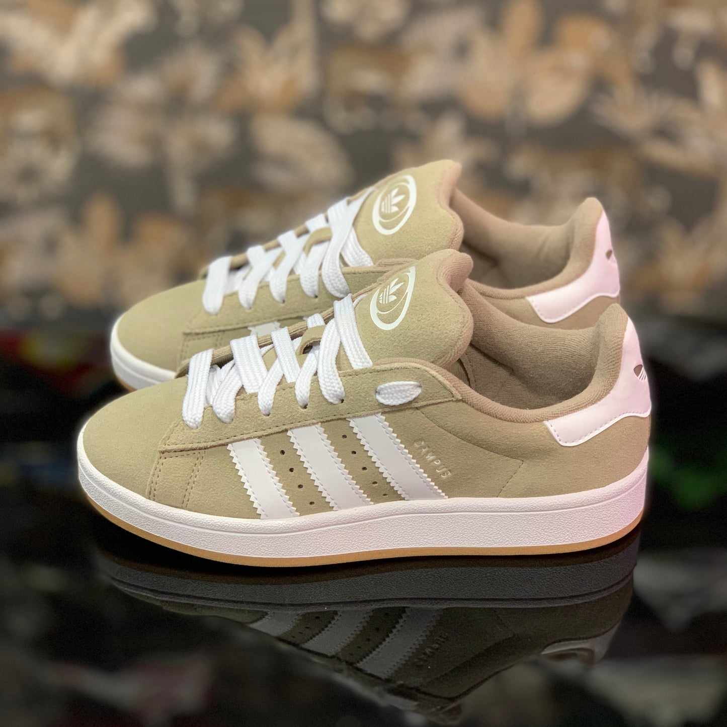 Adidas Campus 00s Blanch Cargo IH8313 - Stile Retro e Versatilità Moderna su Deda Roma
