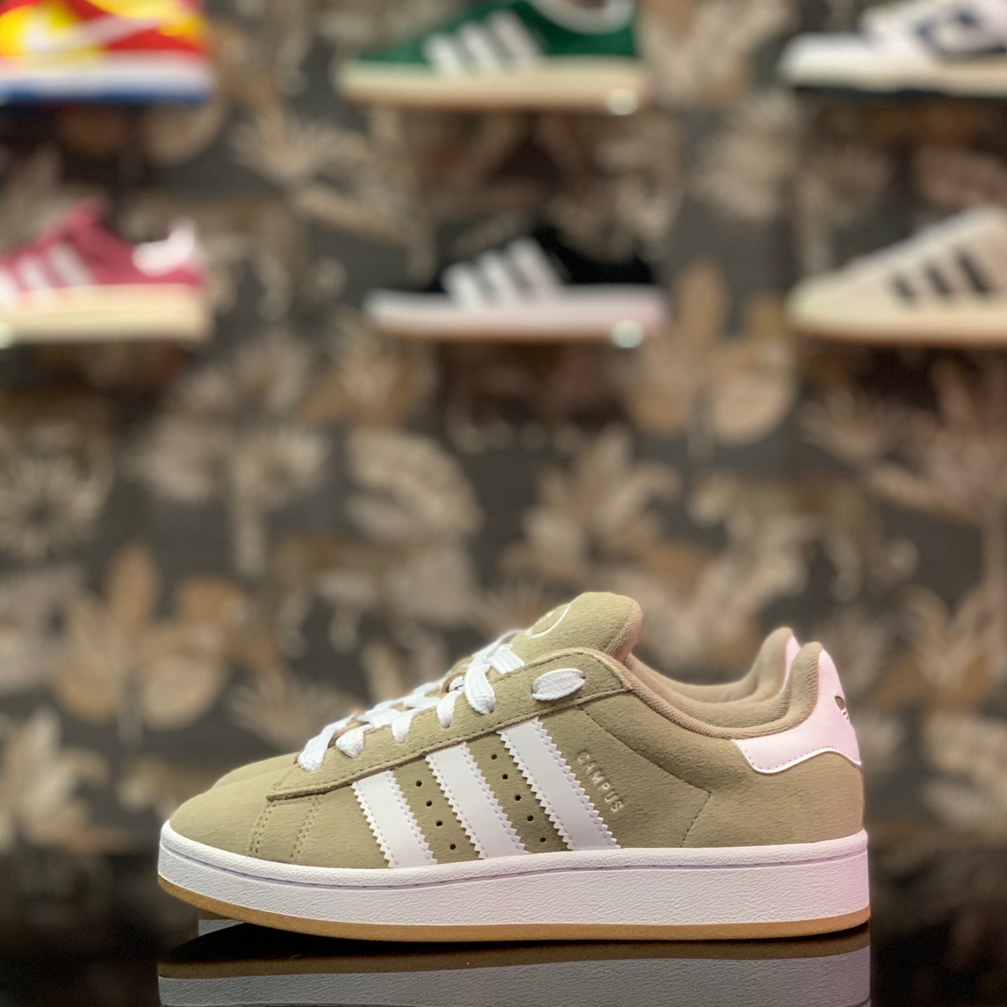 Adidas Campus 00s Blanch Cargo IH8313 - Stile Retro e Versatilità Moderna su Deda Roma
