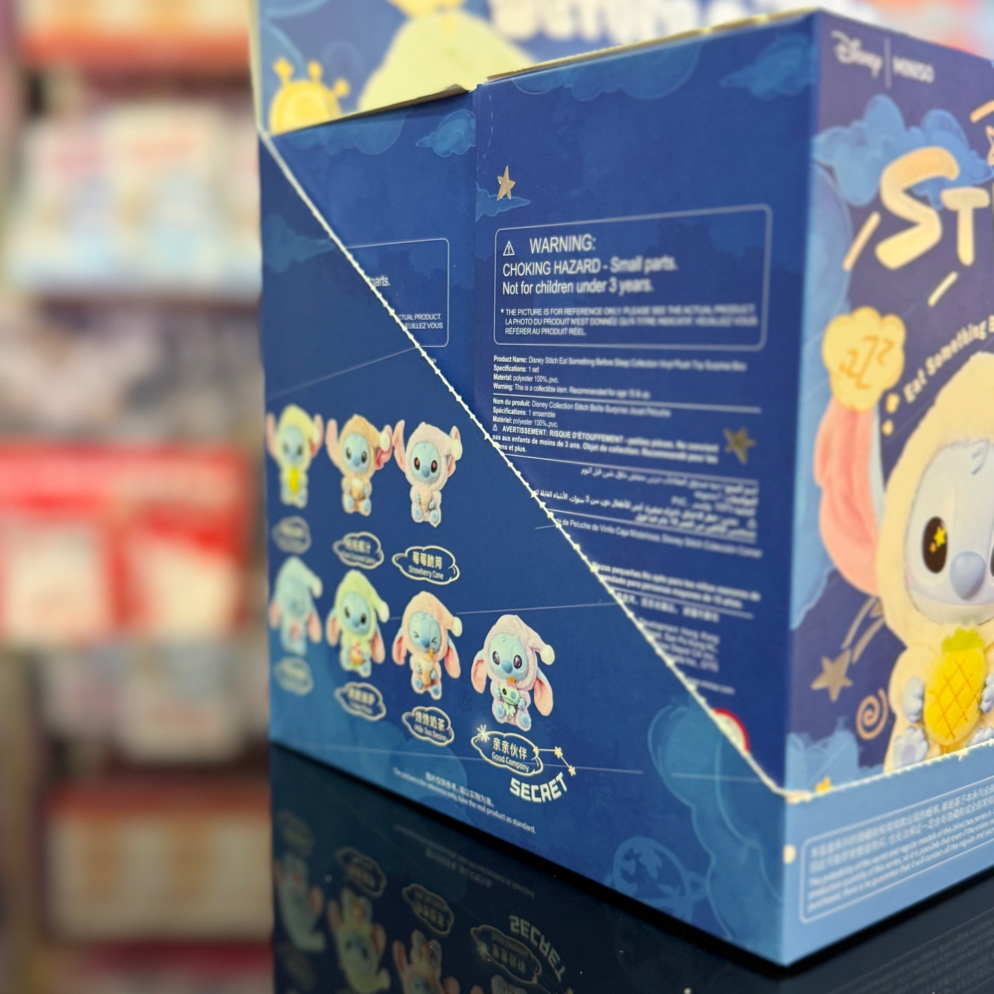 Blind Box Miniso x Disney Stitch Eat Something Before Sleep. Disponibile da Deda Roma, Via di Monteverde 11G, o online su dedaroma.com con spedizione sicura.