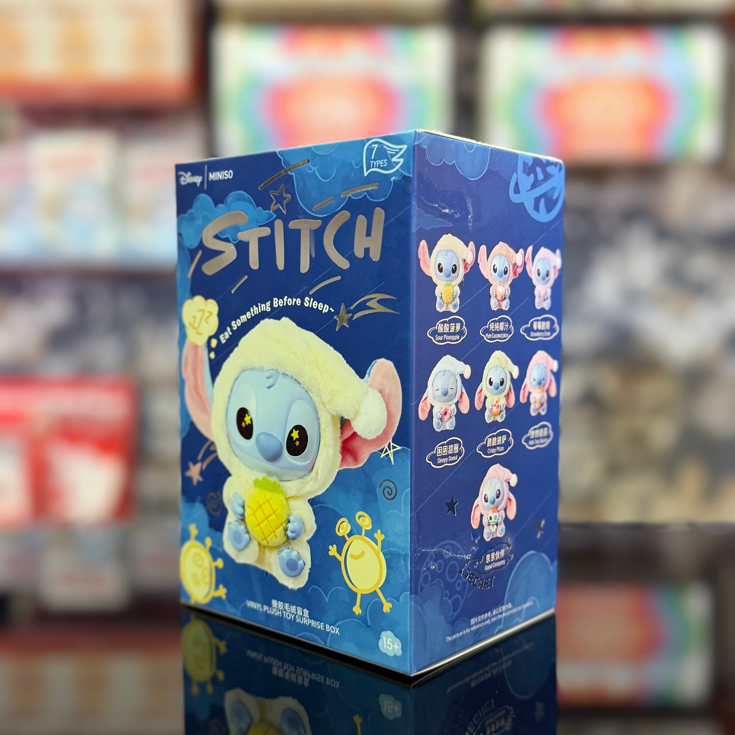Blind Box Miniso x Disney Stitch Eat Something Before Sleep. Disponibile da Deda Roma, Via di Monteverde 11G, o online su dedaroma.com con spedizione sicura.