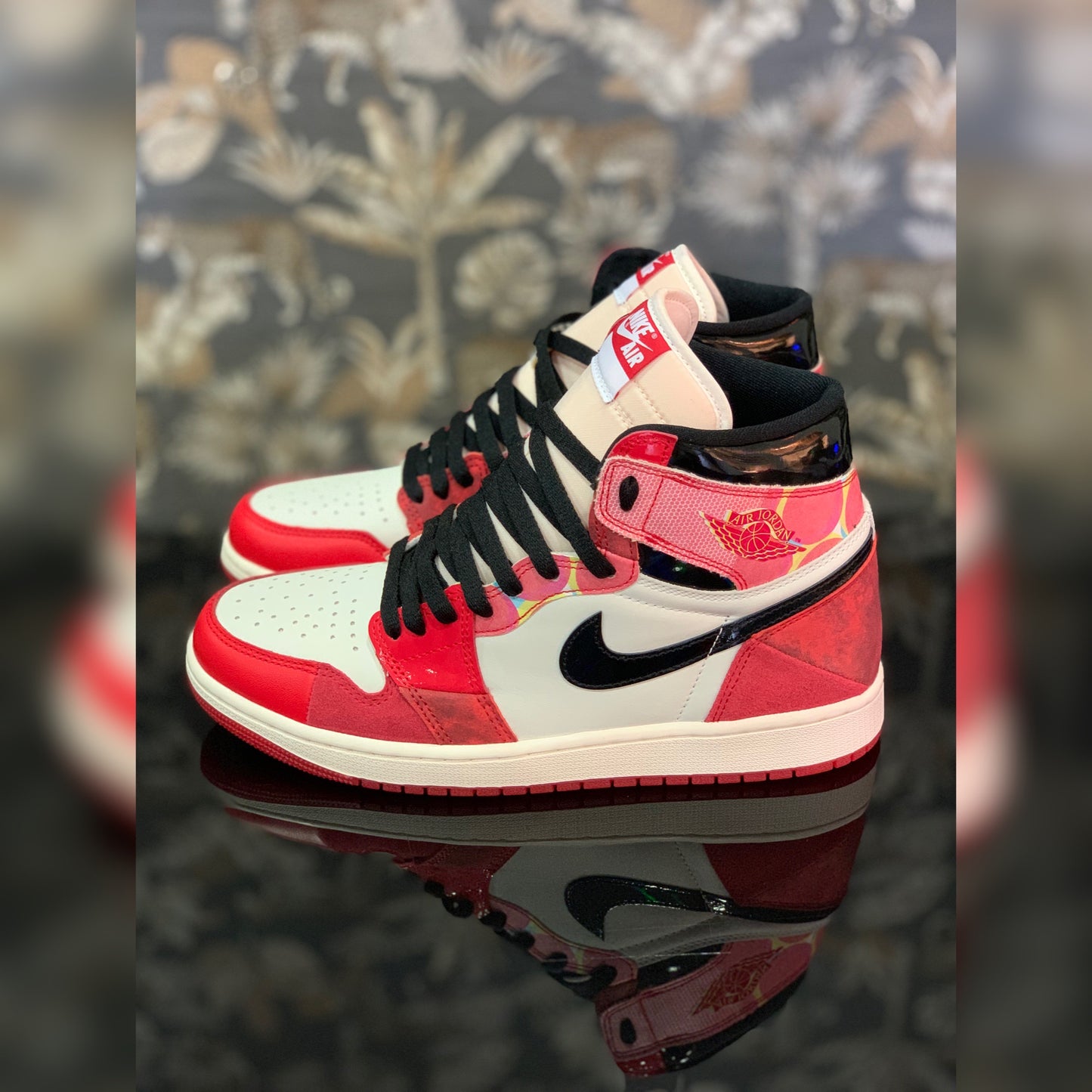 Jordan 1 High Spiderverse - Stile Iconico e Versatilità per Tutti su Deda Roma