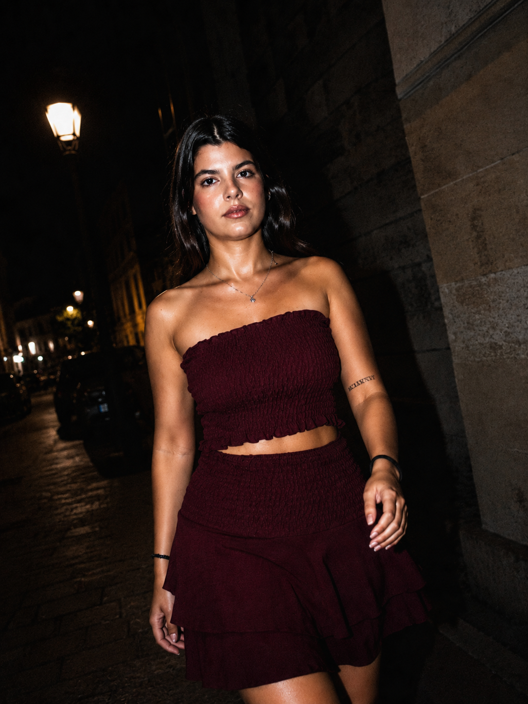 Bordeaux Smock Set – Coordinato top bandeau e mini gonna con balze | Deda Roma