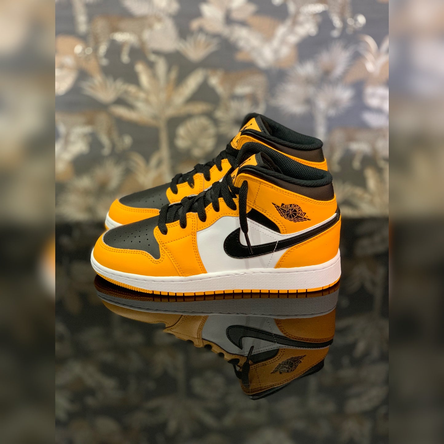 Jordan 1 Mid Taxi | Acquista le Iconiche Sneakers Jordan a Deda Roma