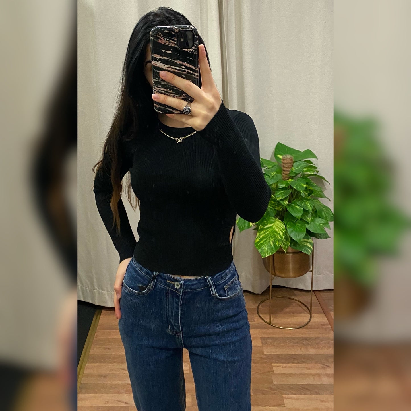 Свитер с бабочками