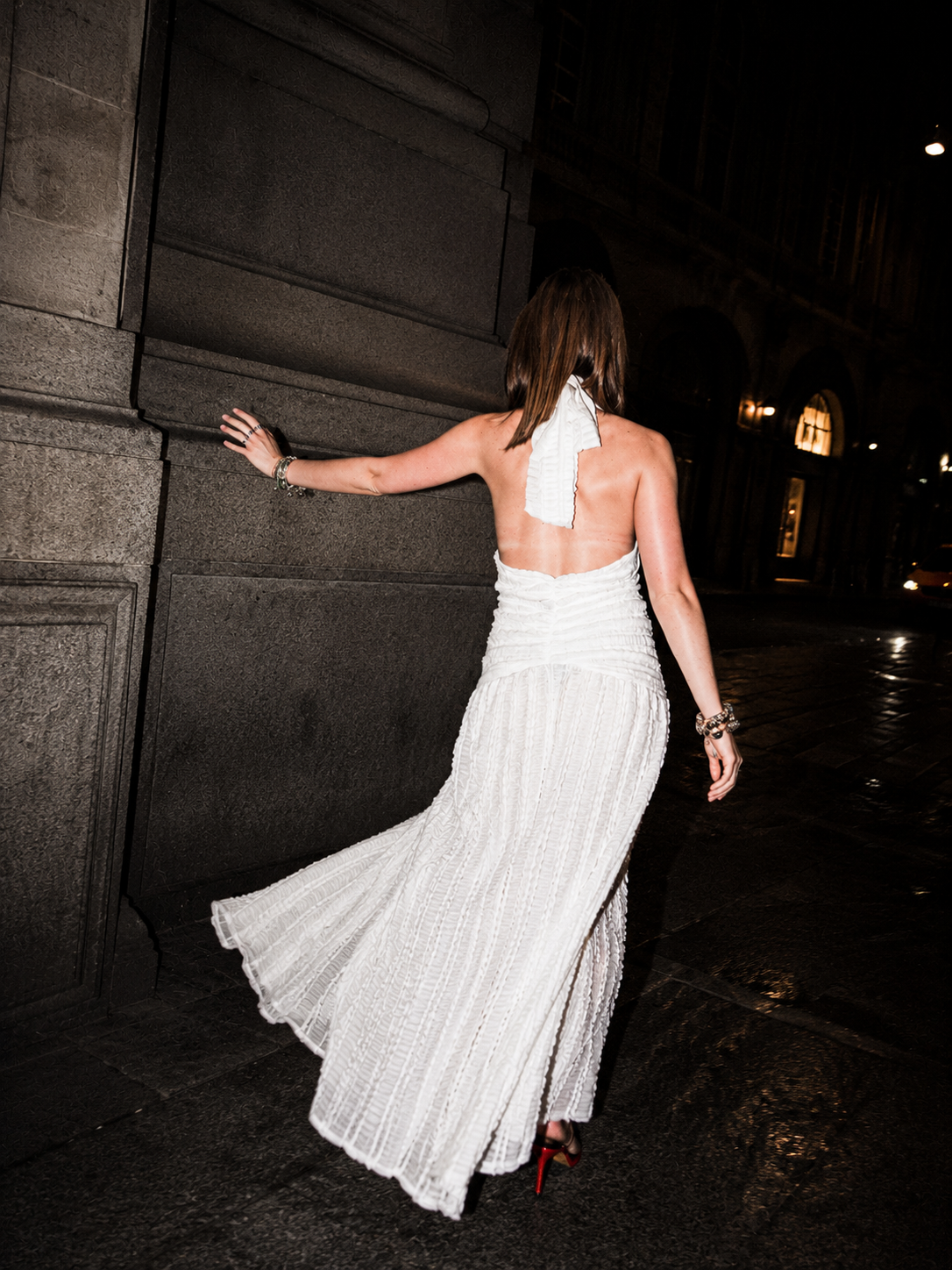White Sunset Dress – Abito lungo plissé con spacco laterale | Deda Roma