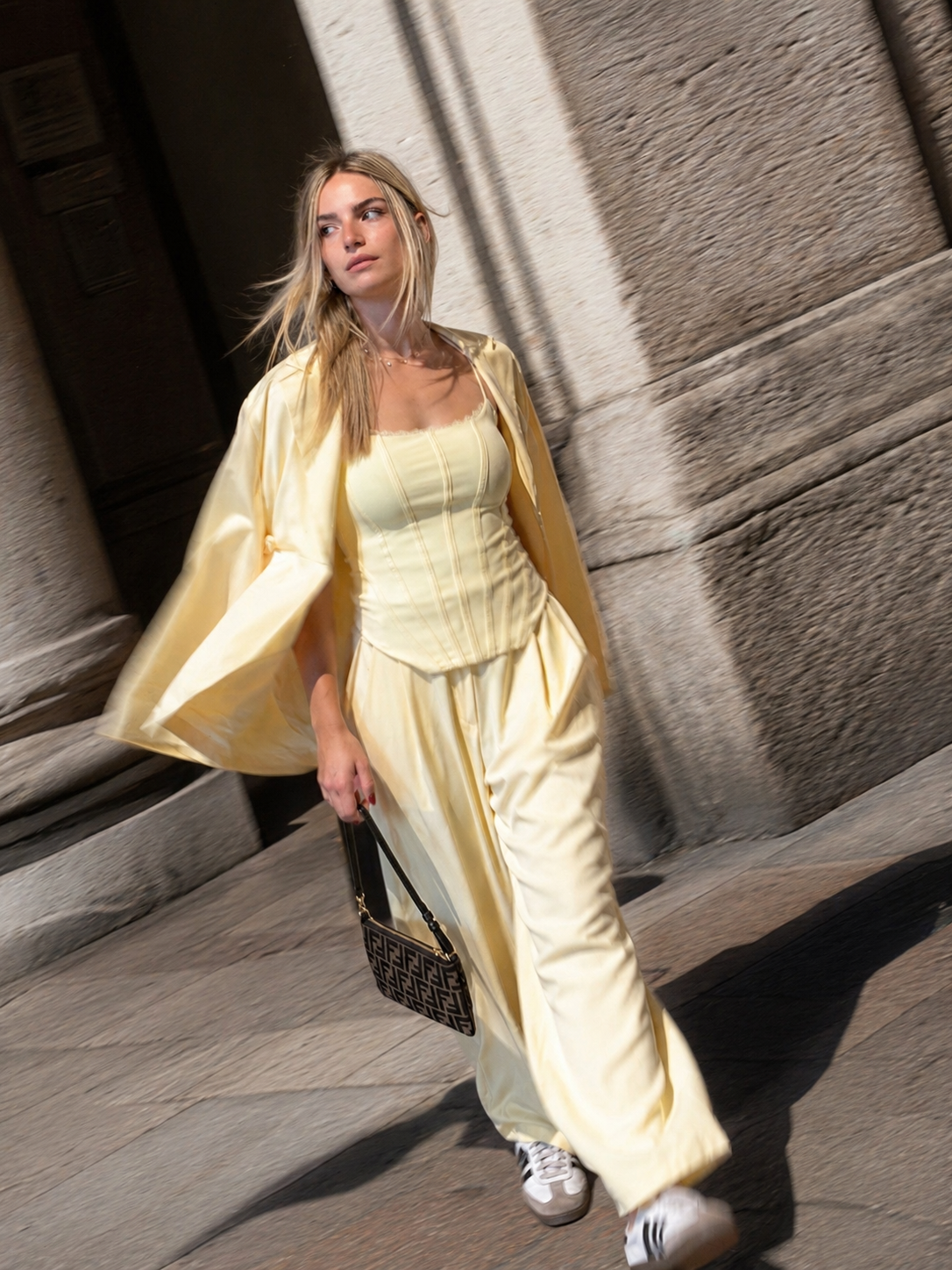 Butter Glow Suit – Tailleur giallo burro con blazer e pantalone morbido | Deda Roma