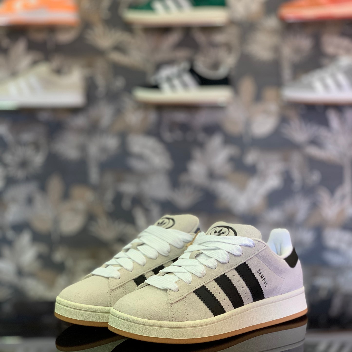  Adidas Campus 00s Crystal White Core Black GY0042 - Stile Retro e Versatilità Moderna su Deda Roma