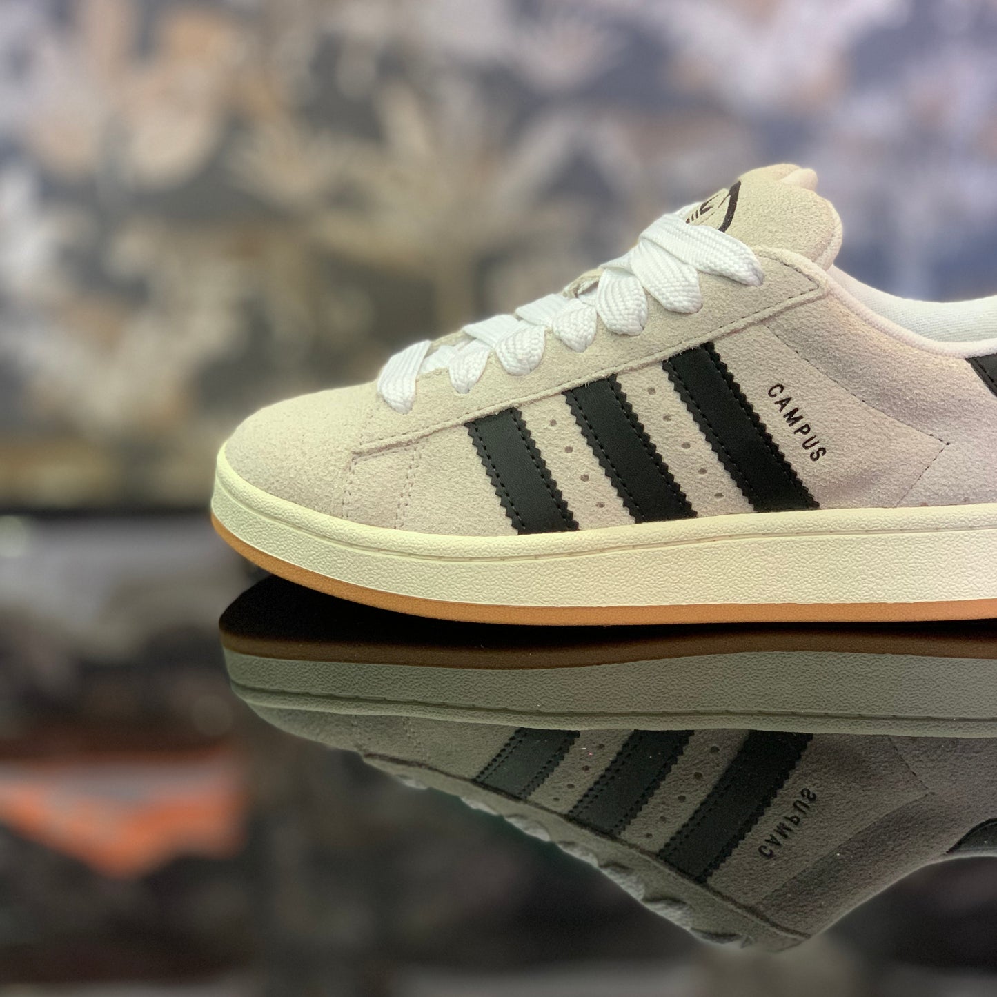  Adidas Campus 00s Crystal White Core Black GY0042 - Stile Retro e Versatilità Moderna su Deda Roma