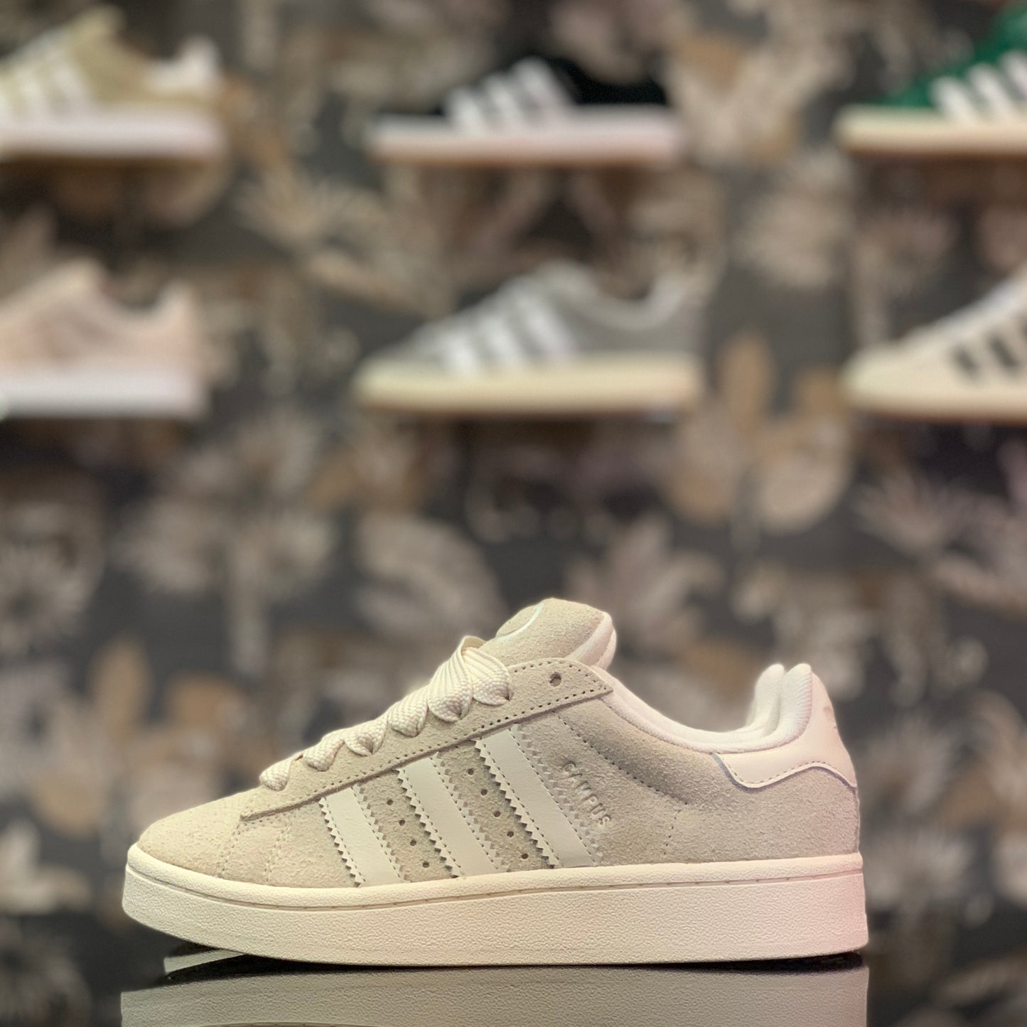 Adidas Campus 00s Beige Bianco IH0118 - Stile Retro e Versatilità Moderna su Deda Roma