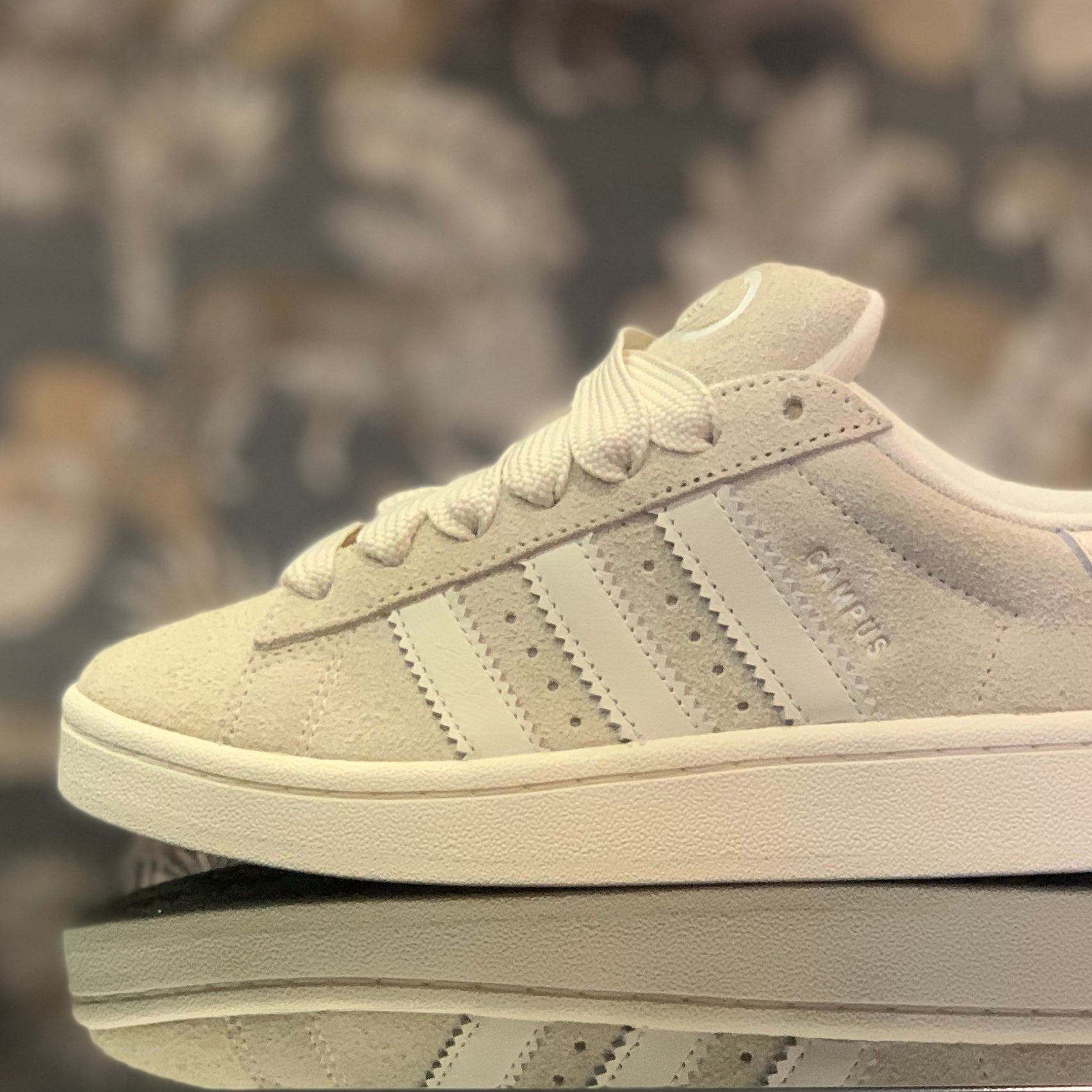 Adidas Campus 00s Beige Bianco IH0118 - Stile Retro e Versatilità Moderna su Deda Roma