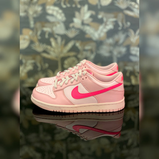 Dunk Low Triple Pink - Barbie | Sneakers Jordan per un Look Rosa Intenso