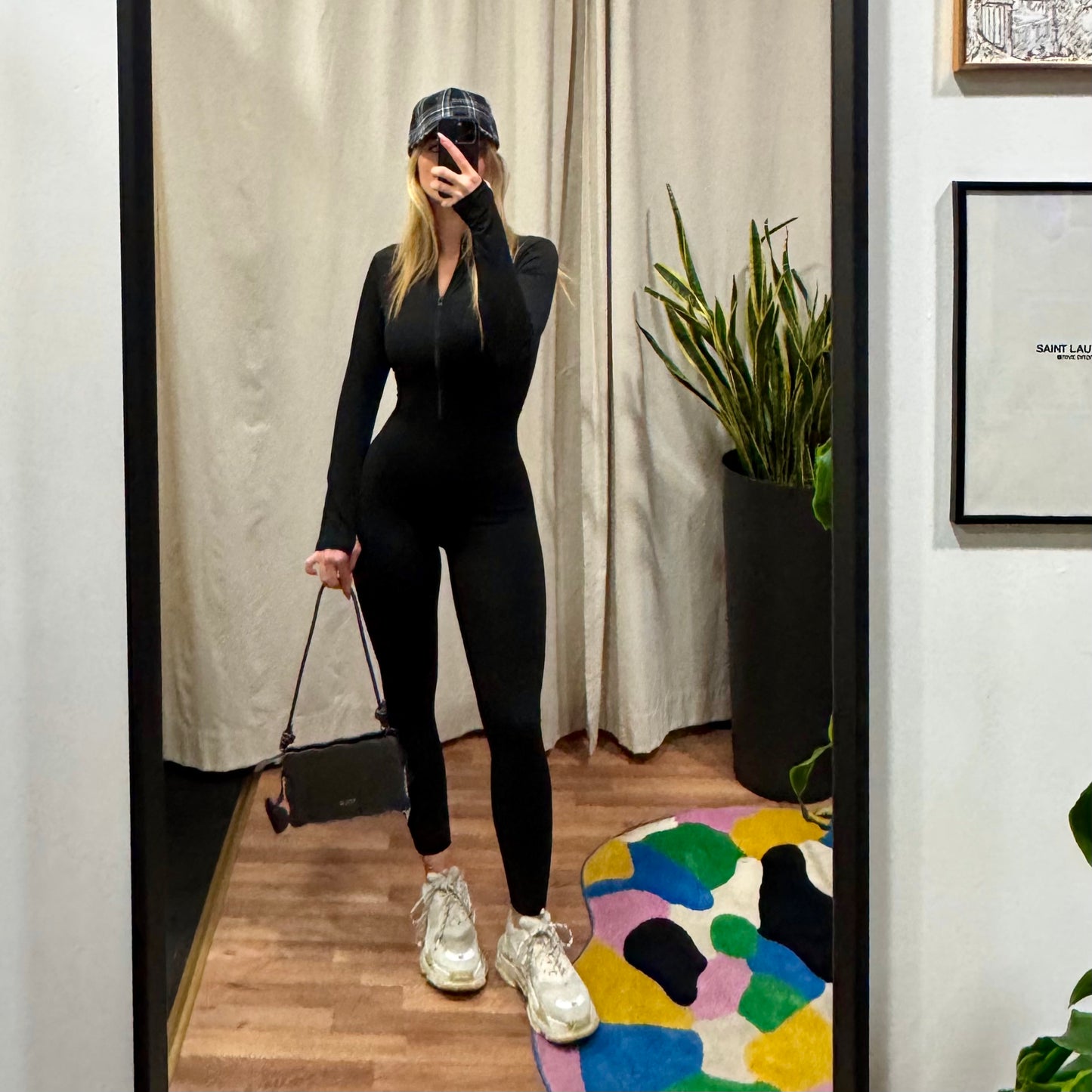 Scopri le jumpsuit più desiderate del web! Jumpsuit a maniche lunghe con cerniera e tessuto in lycra pesante, si adatta a tutti i tipi di copro in maniera perfetta! Disponibile da Deda Roma online e in negozio fisico, via di monteverde 11G. Acquistala ora e aggiungi carattere al tuo look!