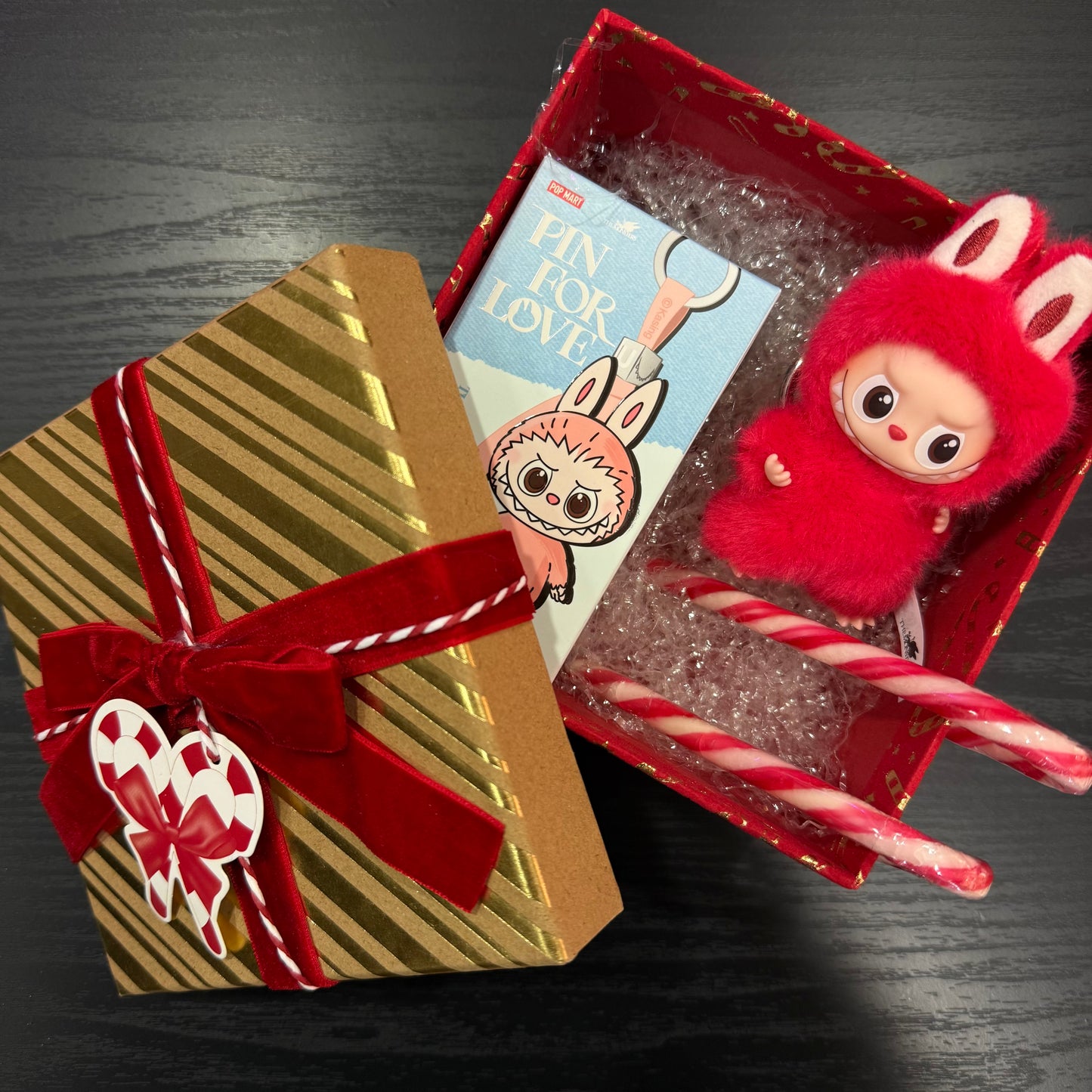 Pop Mart Labubu Pin For Love ORIGINALI CON POSSIBILITÀ DI SCELTA DELLA LETTERA + CONFEZIONE NATALE in esclusiva da Deda Roma