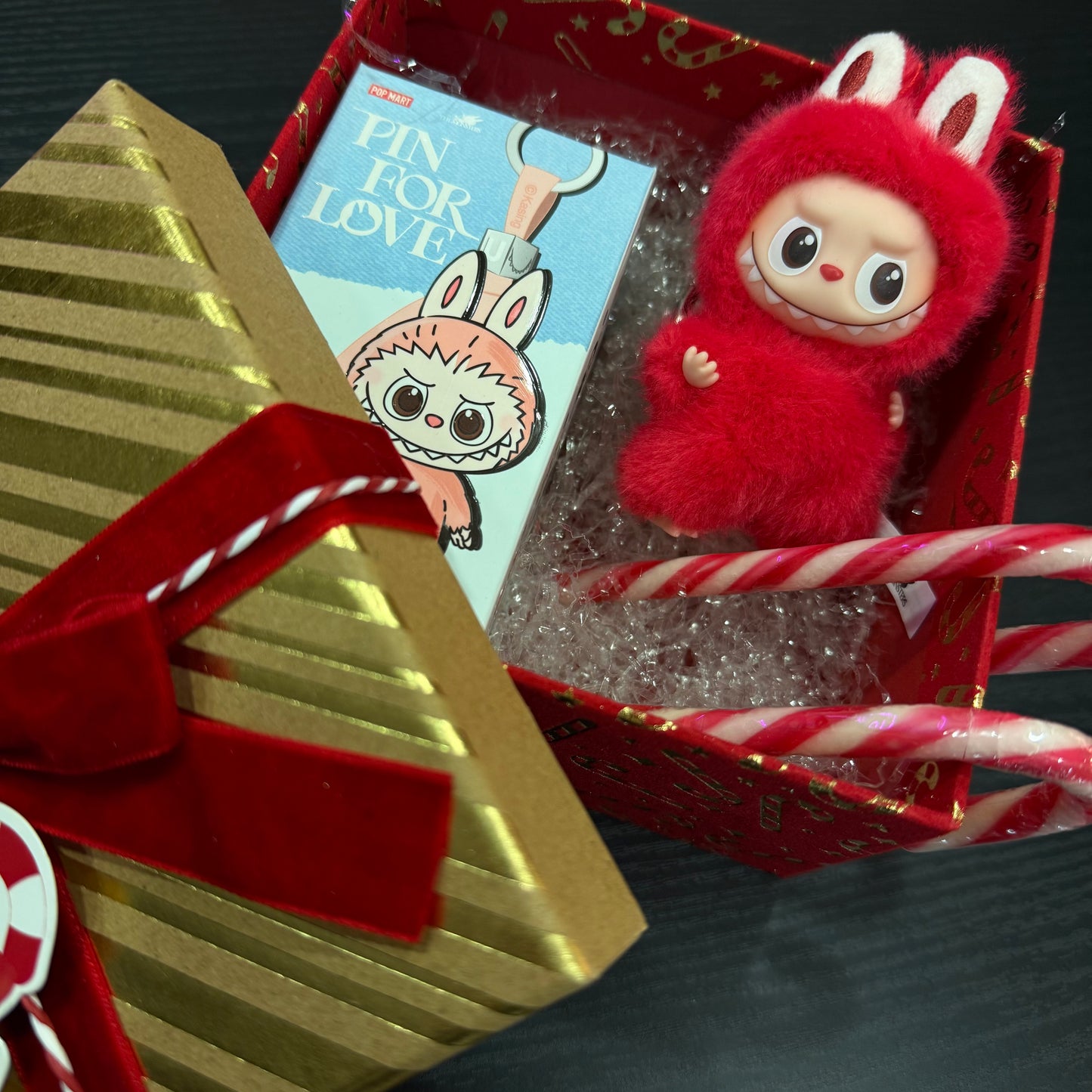 Pop Mart Labubu Pin For Love ORIGINALI CON POSSIBILITÀ DI SCELTA DELLA LETTERA + CONFEZIONE NATALE in esclusiva da Deda Roma