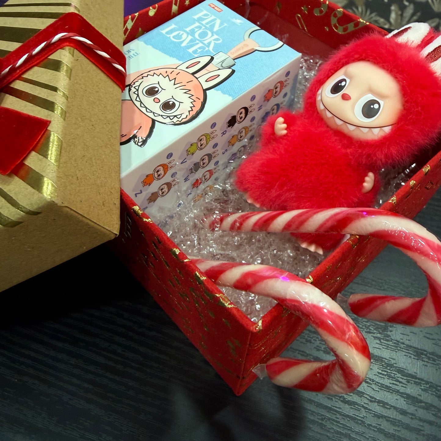 Pop Mart Labubu Pin For Love ORIGINALI CON POSSIBILITÀ DI SCELTA DELLA LETTERA + CONFEZIONE NATALE in esclusiva da Deda Roma