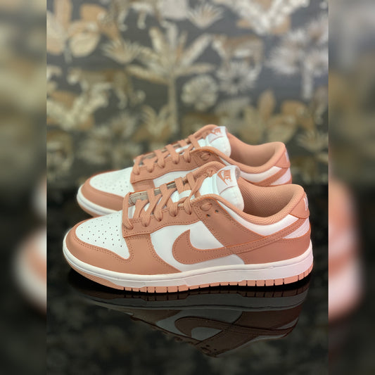 Dunk Low Rose Whisper | Acquista le Sneakers Jordan più Eleganti da Deda Roma