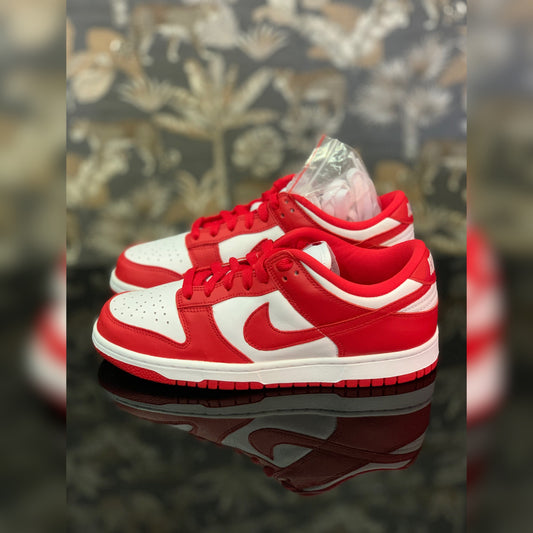 Dunk Low St. John's | Le Sneakers Jordan per un Look Universitario Classico