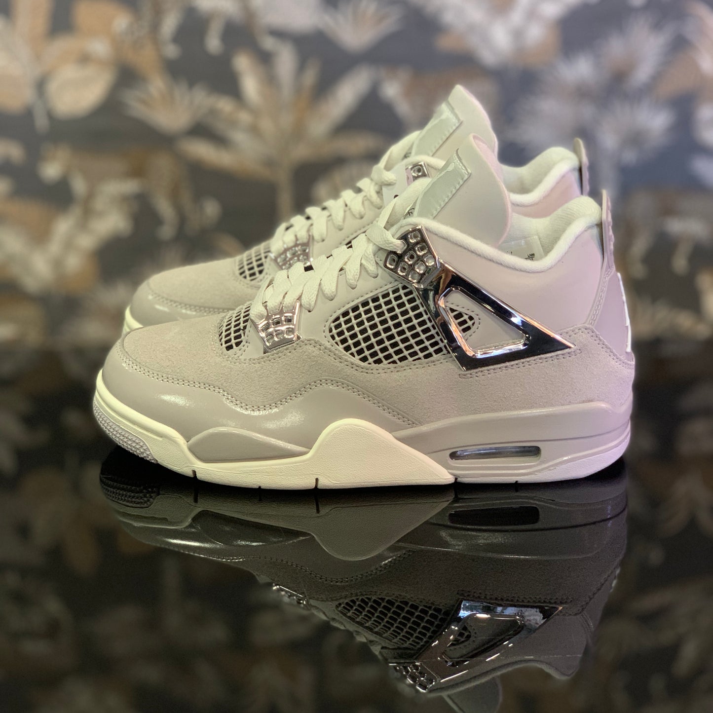 Jordan 4 Frozen Moments  AQ9129-001 | Scoprile su Deda Roma