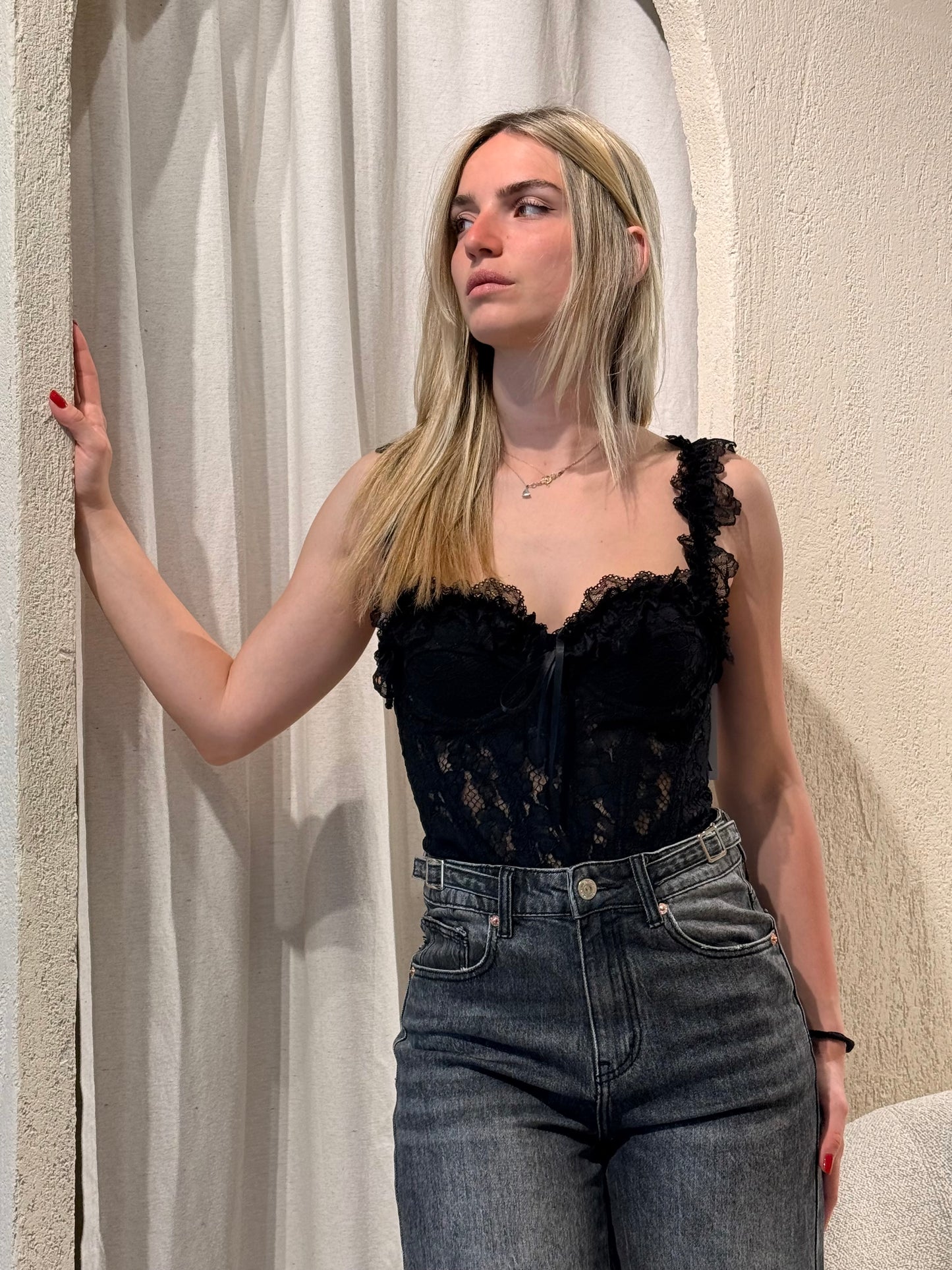 Noir Corset – Corpetto in pizzo nero elegante | Deda Roma