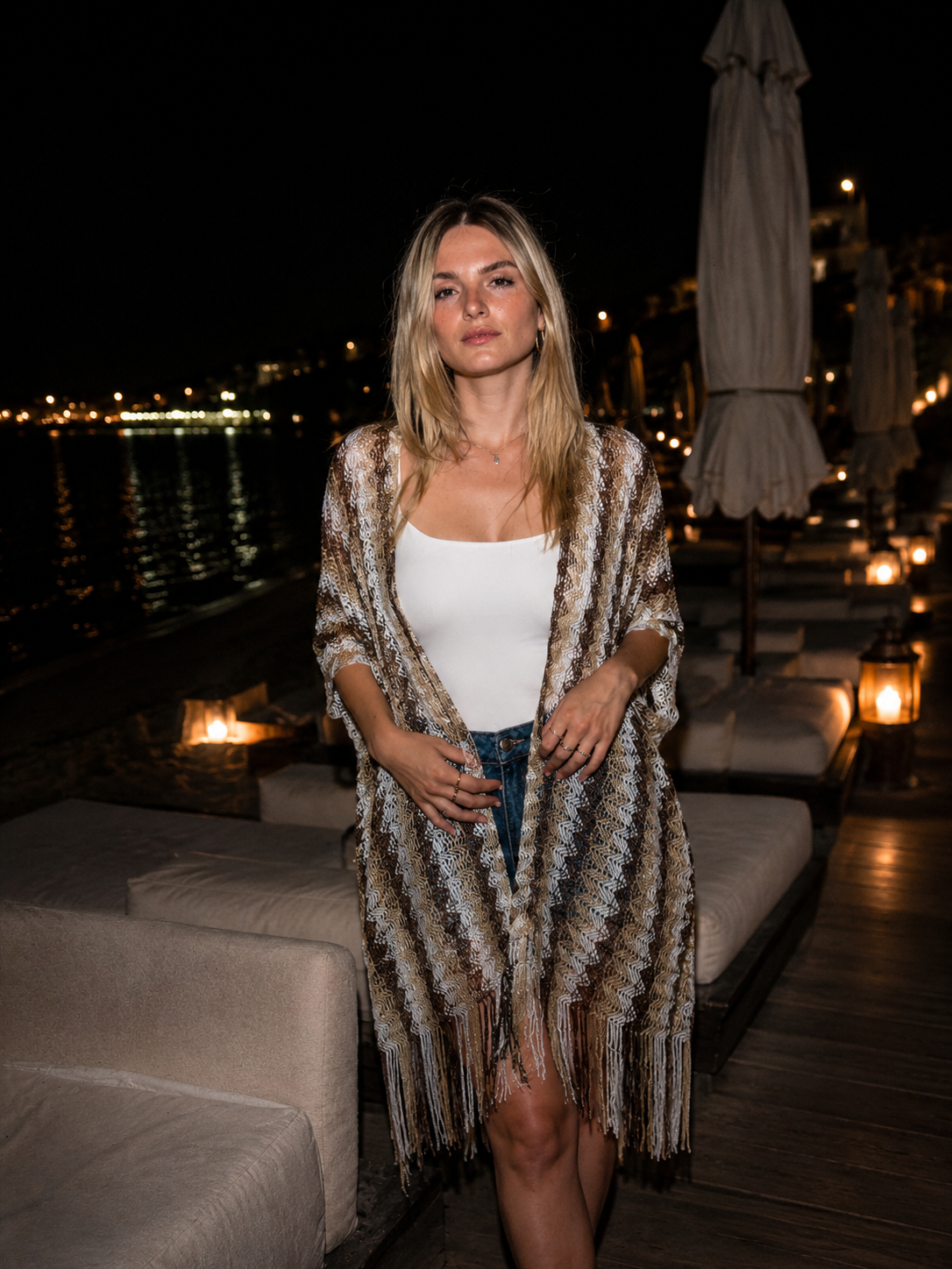 Sienna Cover-Up – Mantella effetto crochet multicolor con frange | Deda Roma