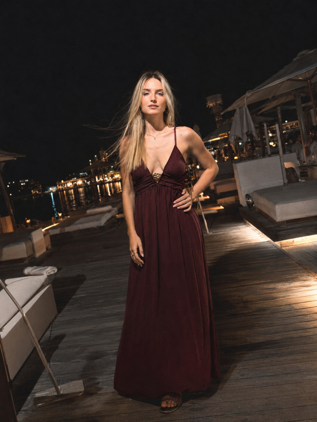 Sienna Long Dress – Abito lungo bordeaux con dettaglio oro | Deda Roma