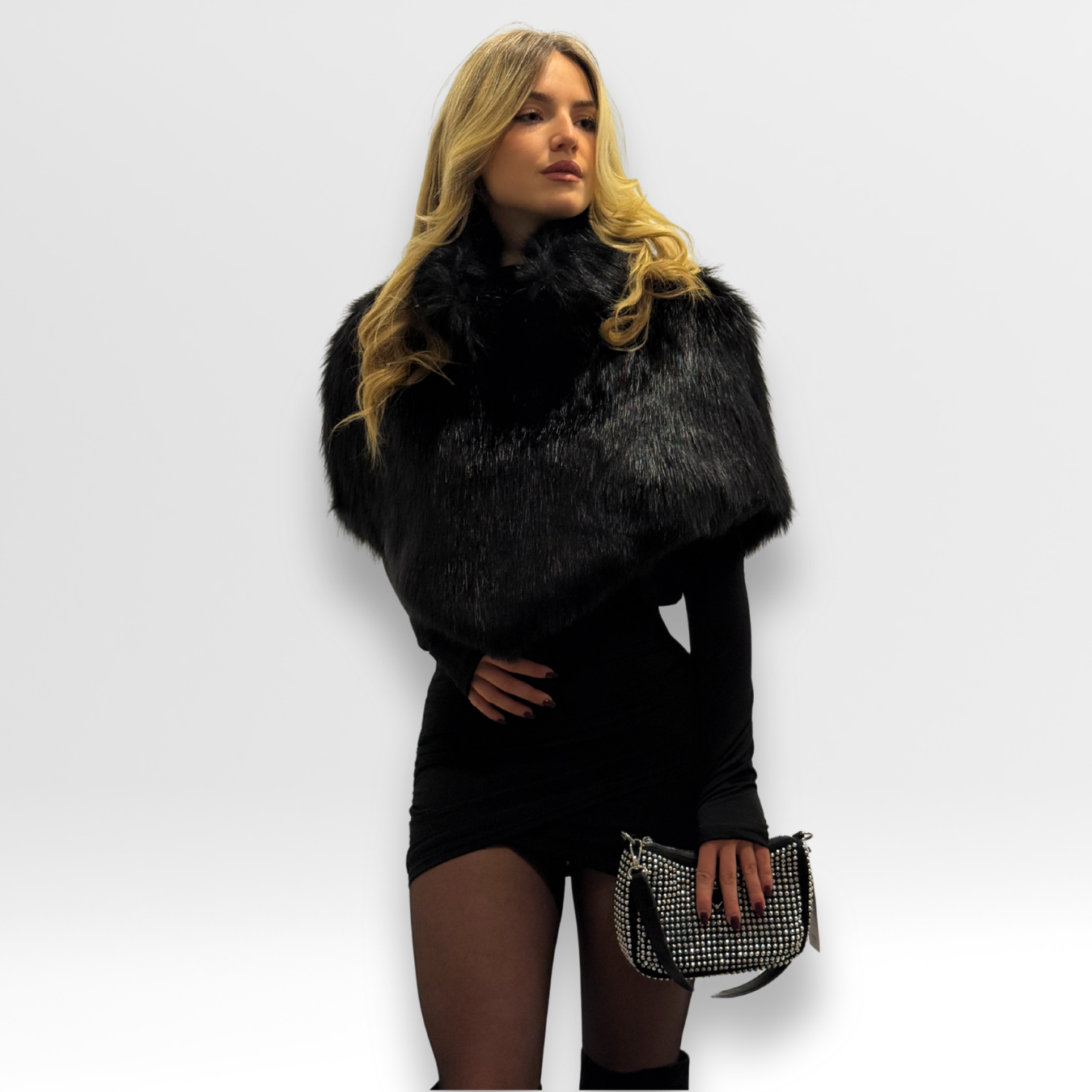 Mantella in Eco Pelliccia Nera | Mantella Noir Elena | Deda Roma