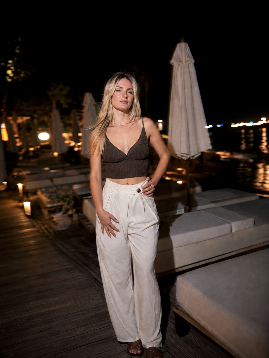 Milos Knit Top – Top crochet marrone con spalline sottili | Deda Roma