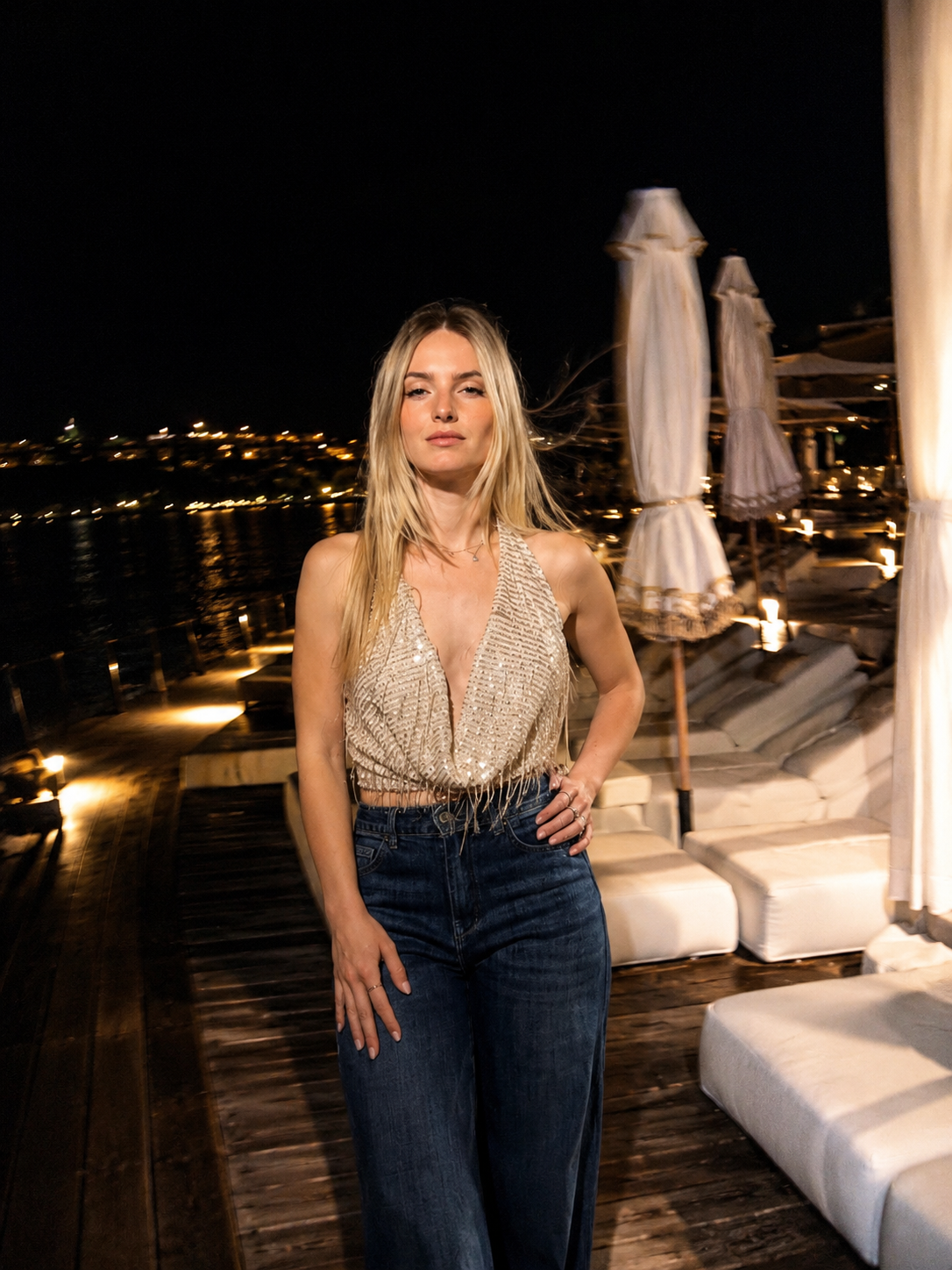 Cannes Glow Top – Top beige con paillettes e frange | Deda Roma